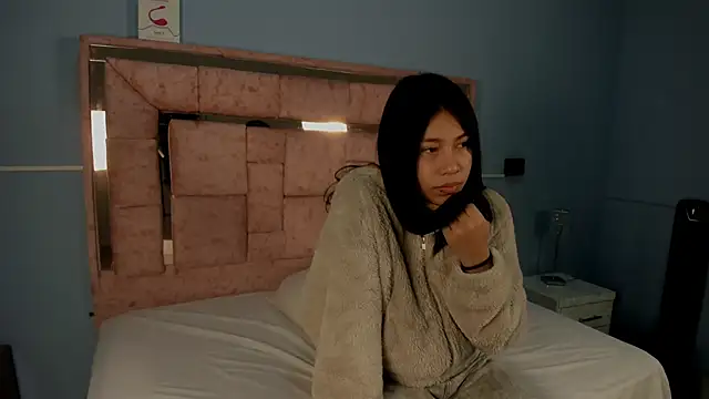 Snapshot of LICKY_LOV chatting on October 2025 03:15:02 AM LICKY LOV online show from October 2025 03:15:02 AM