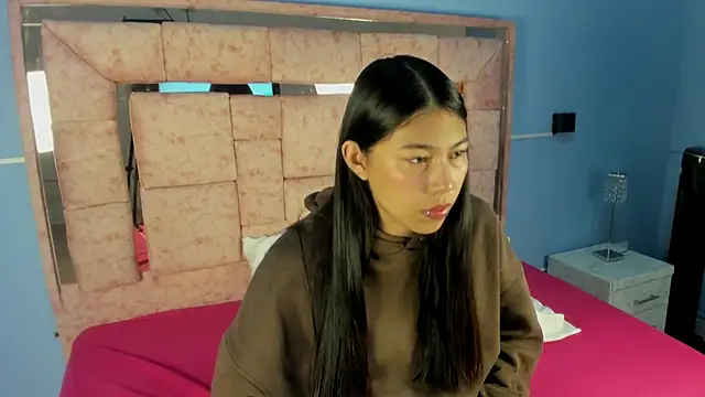 Snapshot of LICKY_LOV chatting on October 2025 03:18:02 AM LICKY LOV online show from October 2025 03:18:02 AM