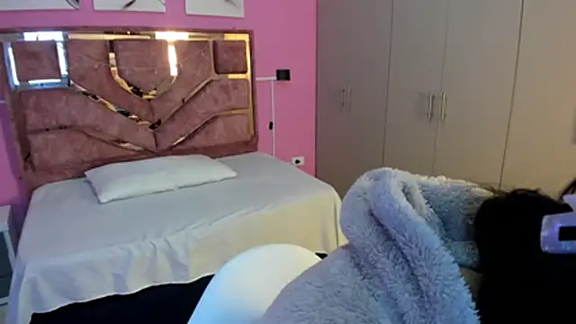 Snapshot of LICKY_LOV chatting on January 2026 12:20:01 PM LICKY LOV online show from January 2026 12:20:01 PM