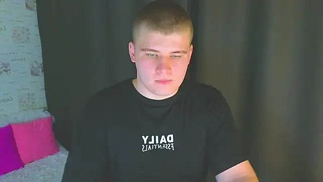 kittenmurr online show from October 2025 02:47:02 PM