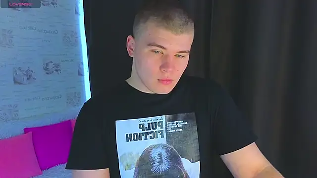 kittenmurr online show from October 2025 05:19:02 AM