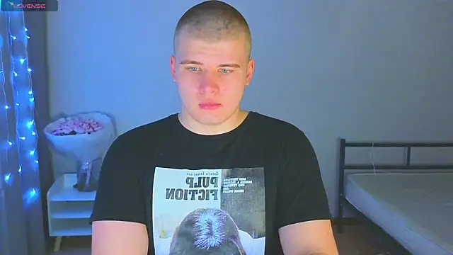 kittenmurr online show from November 2025 08:32:01 PM