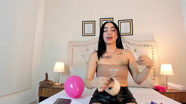 natasha moreno online show from April 2026 12:38:01 PM