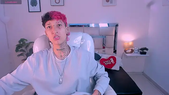 Snapshot of Luci_Rose chatting on September 2025 01:57:02 PM Luci Rose online show from September 2025 01:57:02 PM