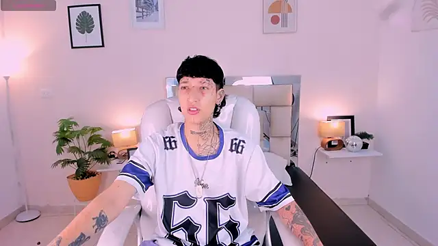 Snapshot of Luci_Rose chatting on September 2025 05:00:02 AM Luci Rose online show from September 2025 05:00:02 AM