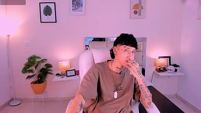 Snapshot of Luci_Rose chatting on September 2025 02:27:01 AM Luci Rose online show from September 2025 02:27:01 AM