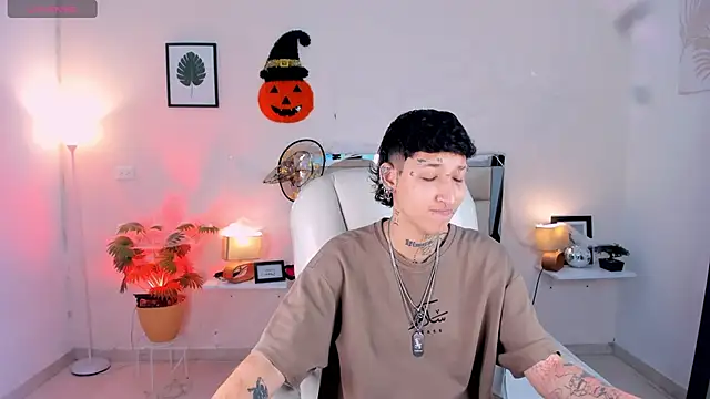 Snapshot of Luci_Rose chatting on October 2025 02:12:02 AM Luci Rose online show from October 2025 02:12:02 AM