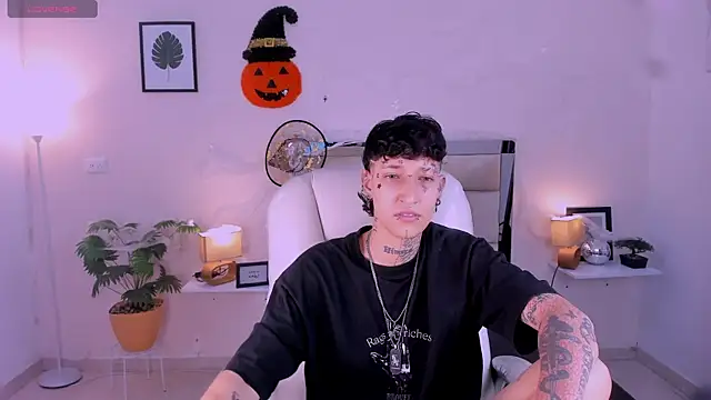 Snapshot of Luci_Rose chatting on October 2025 04:02:02 AM Luci Rose online show from October 2025 04:02:02 AM