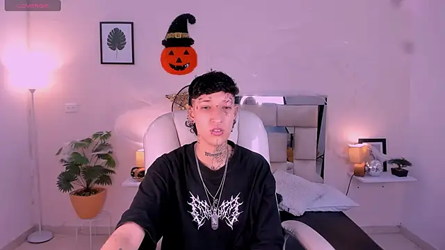 Snapshot of Luci_Rose chatting on October 2025 02:33:01 AM Luci Rose online show from October 2025 02:33:01 AM