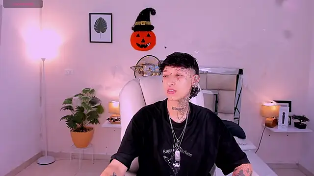 Snapshot of Luci_Rose chatting on October 2025 02:46:02 AM Luci Rose online show from October 2025 02:46:02 AM