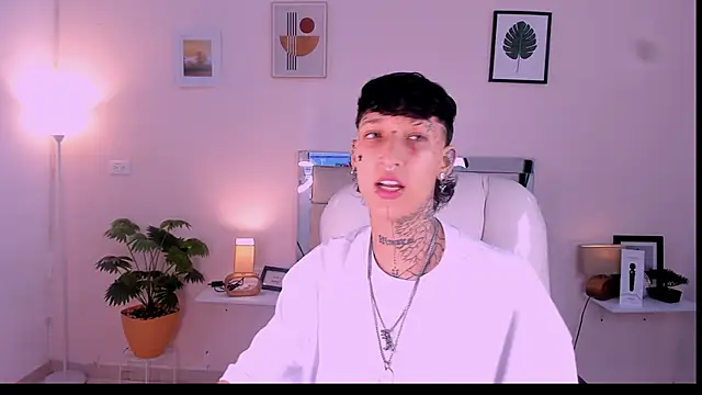 Snapshot of Luci_Rose chatting on November 2025 03:39:02 AM Luci Rose online show from November 2025 03:39:02 AM