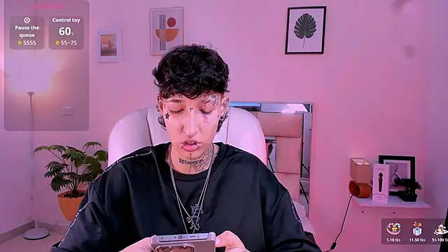 Snapshot of Luci_Rose chatting on November 2025 01:33:02 PM Luci Rose online show from November 2025 01:33:02 PM