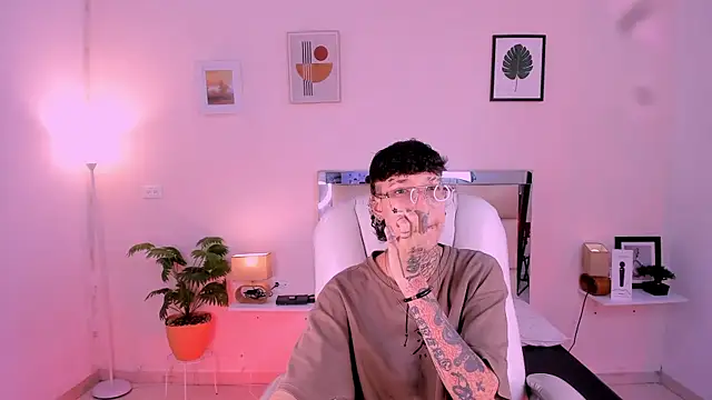 Snapshot of Luci_Rose chatting on November 2025 01:58:02 AM Luci Rose online show from November 2025 01:58:02 AM