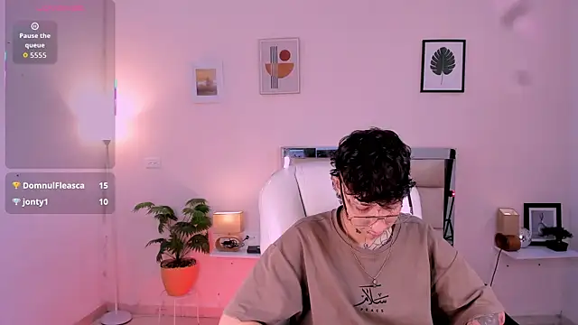 Snapshot of Luci_Rose chatting on November 2025 02:02:01 PM Luci Rose online show from November 2025 02:02:01 PM