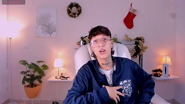 Snapshot of Luci_Rose chatting on November 2025 03:18:02 AM Luci Rose online show from November 2025 03:18:02 AM