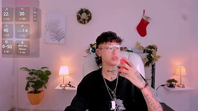 Snapshot of Luci_Rose chatting on November 2025 02:33:02 AM Luci Rose online show from November 2025 02:33:02 AM