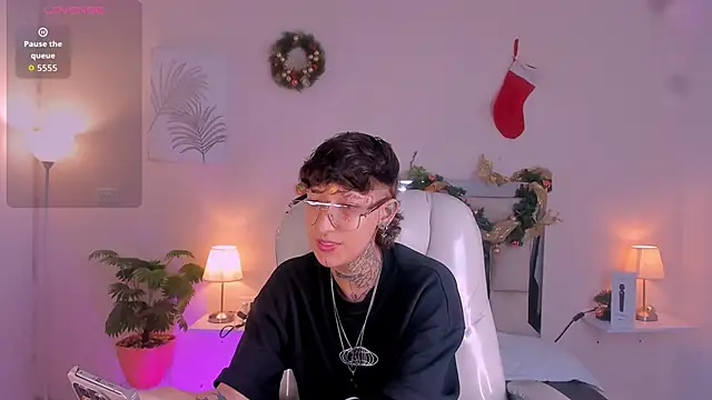 Snapshot of Luci_Rose chatting on November 2025 02:25:02 AM Luci Rose online show from November 2025 02:25:02 AM