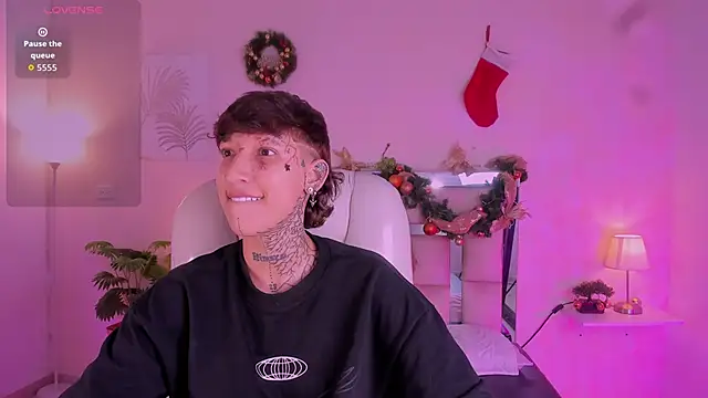 Snapshot of Luci_Rose chatting on November 2025 02:48:02 AM Luci Rose online show from November 2025 02:48:02 AM