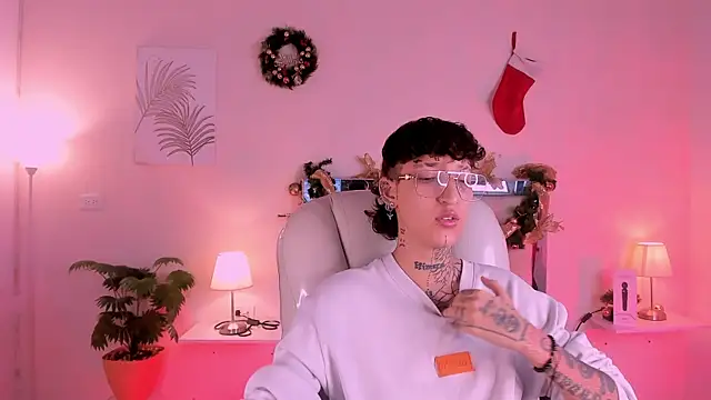 Snapshot of Luci_Rose chatting on December 2025 03:34:01 AM Luci Rose online show from December 2025 03:34:01 AM