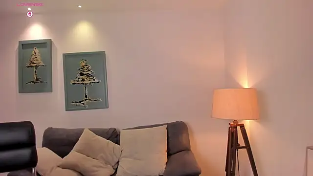 VeronicaBlue online show from October 2025 09:44:01 AM