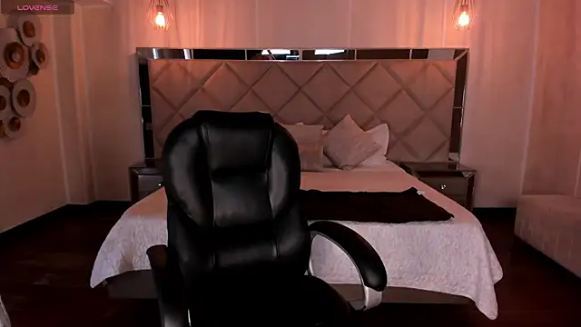 MilaColeman online show from November 2025 07:04:01 PM