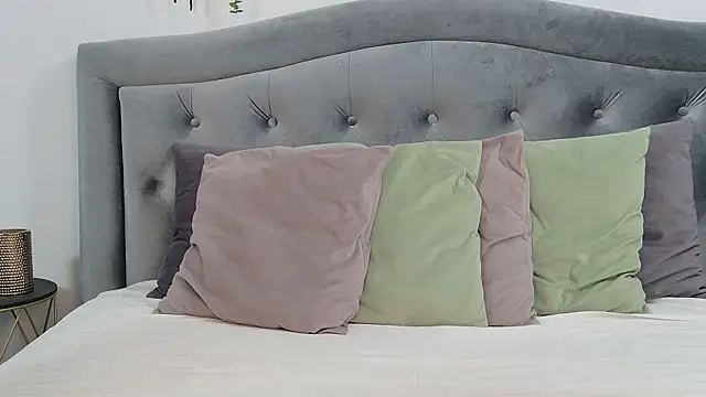 NathaliaNat online show from September 2025 03:00:02 AM