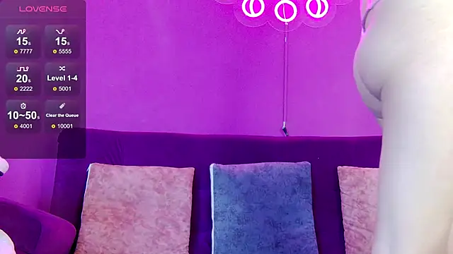 Maylu Fox online show from October 2025 03:22:02 PM