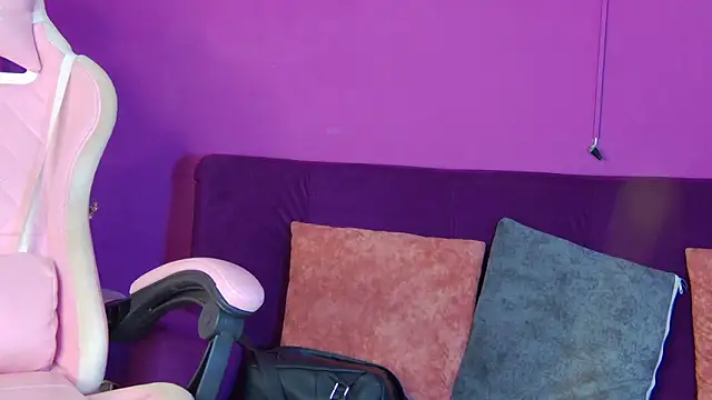 Maylu Fox online show from November 2025 01:32:01 PM