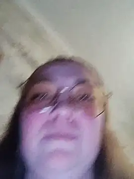 Kiss Eva online show from February 2025 07:10:01 PM