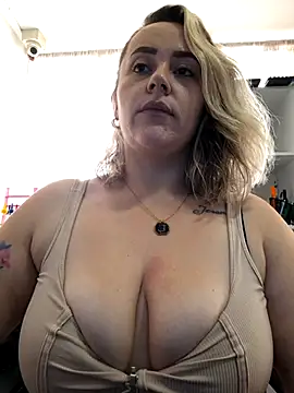 CurvyLust x online show from October 2025 04:20:02 PM