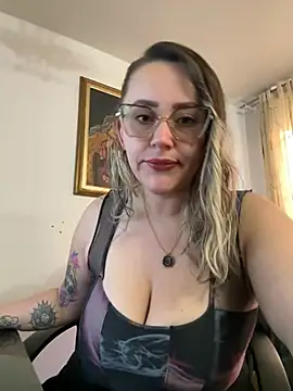 CurvyLust x online show from May 2026 01:19:01 PM