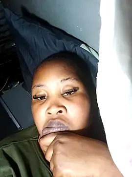 Snapshot of OCEANSQUITERXXX chatting on October 2025 05:14:01 PM OCEANSQUITERXXX online show from October 2025 05:14:01 PM