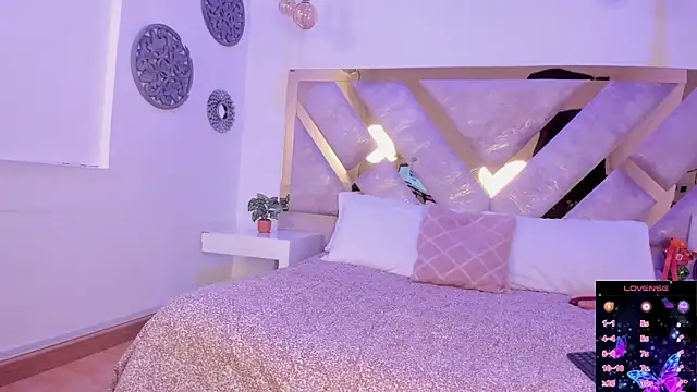 Marianee Rousse online show from September 2025 09:59:02 PM