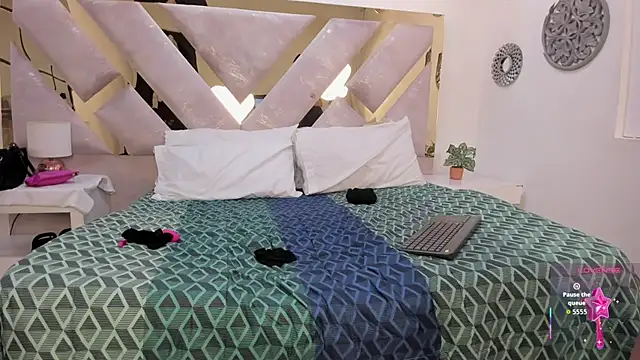 Marianee Rousse online show from September 2025 10:10:02 PM