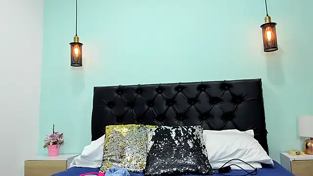 Marianee Rousse online show from November 2025 10:09:01 PM