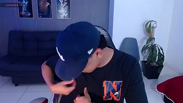 david santos16 online show from September 2025 02:22:02 AM