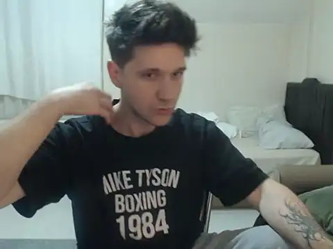 Snapshot of 2handsomemann chatting on May 2026 10:26:01 PM 2handsomemann online show from May 2026 10:26:01 PM