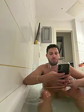 Snapshot of husbandandwifetobe chatting on April 2026 10:07:02 PM husbandandwifetobe online show from April 2026 10:07:02 PM