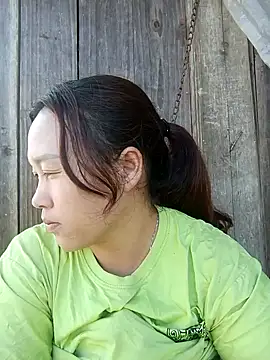 miumiu 00 online show from October 2025 01:48:02 AM