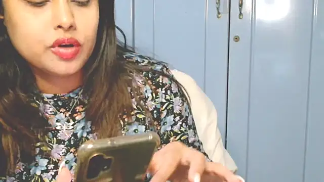 Snapshot of Indian_GlowingMiax chatting on September 2025 06:52:02 PM Indian GlowingMiax online show from September 2025 06:52:02 PM