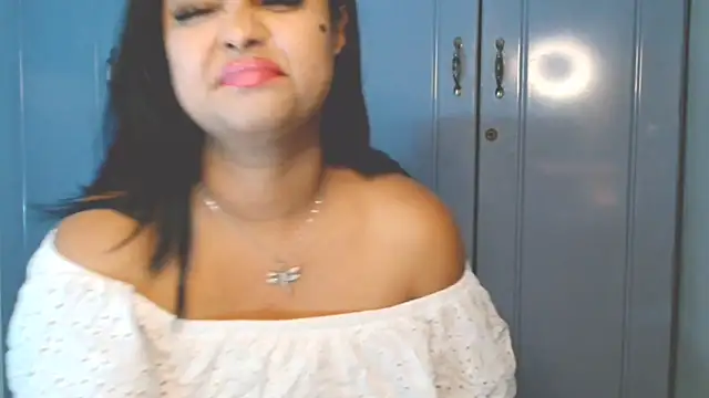 Snapshot of Indian_GlowingMiax chatting on October 2025 06:27:02 PM Indian GlowingMiax online show from October 2025 06:27:02 PM