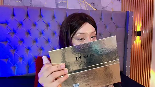 Suxan White  online show from January 2026 12:44:02 PM