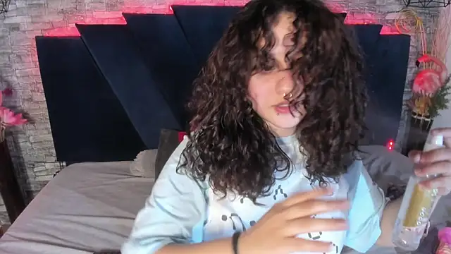 Suxan White  online show from April 2026 12:21:02 PM