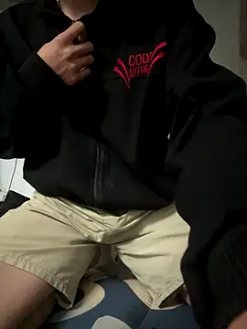 linh21107 online show from December 2025 05:33:02 PM