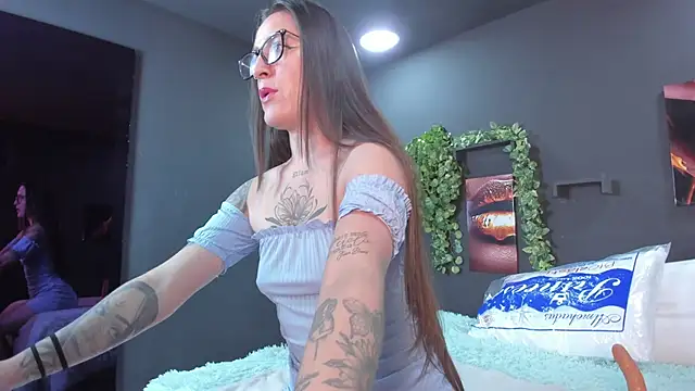 VelvetGreen online show from November 2025 01:34:02 PM