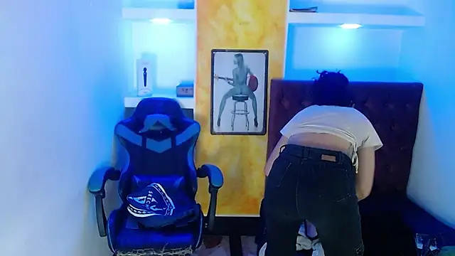 Snapshot of alison_moon7 chatting on September 2025 01:35:01 PM alison moon7 online show from September 2025 01:35:01 PM