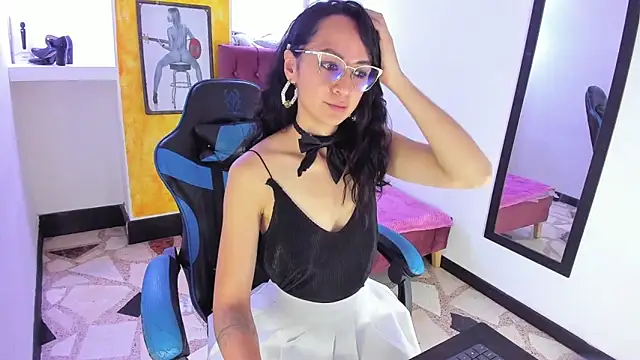 Snapshot of alison_moon7 chatting on October 2025 12:37:01 PM alison moon7 online show from October 2025 12:37:01 PM