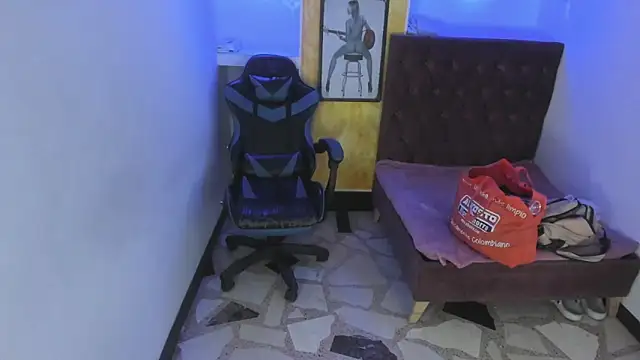 Snapshot of alison_moon7 chatting on November 2025 11:09:02 AM alison moon7 online show from November 2025 11:09:02 AM