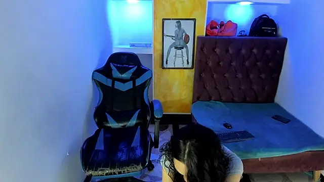 Snapshot of alison_moon7 chatting on November 2025 02:06:01 PM alison moon7 online show from November 2025 02:06:01 PM