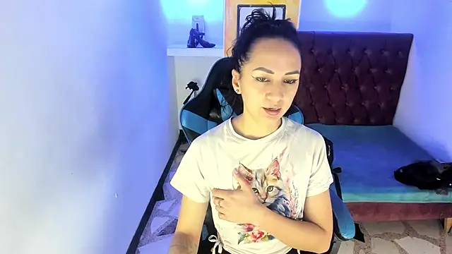 Snapshot of alison_moon7 chatting on November 2025 12:48:02 PM alison moon7 online show from November 2025 12:48:02 PM